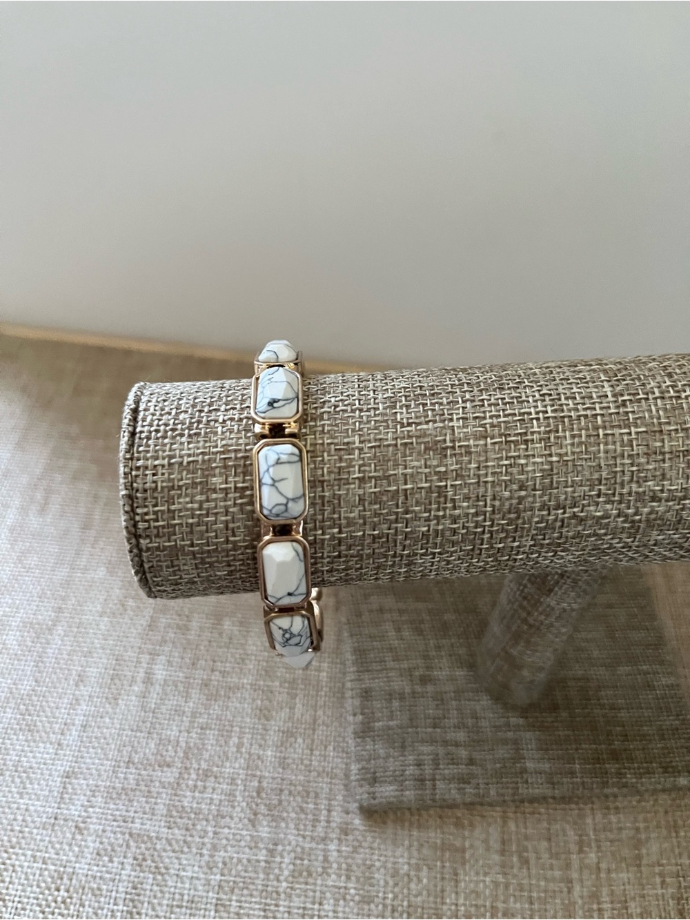 White Howlite Stone Stretch Bracelet with Gold Accents